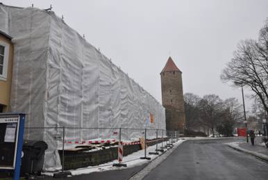 Umfassende Stadtmauersanierung am Busbahnhof.
